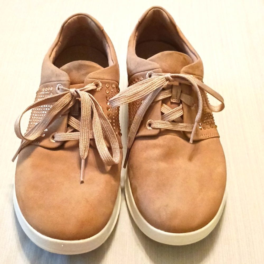 Fitflop suede and jewel embellishment sneaker 7.5